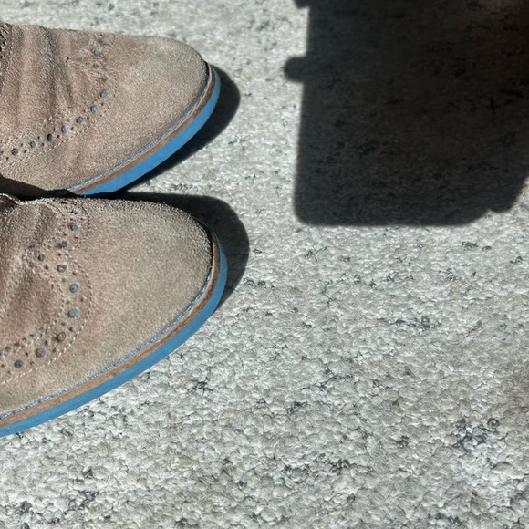 Cole Haan 8 GUC some wear Tan and Blue Oxford Shoes with Brogue Detailing - Picture 4 of 10